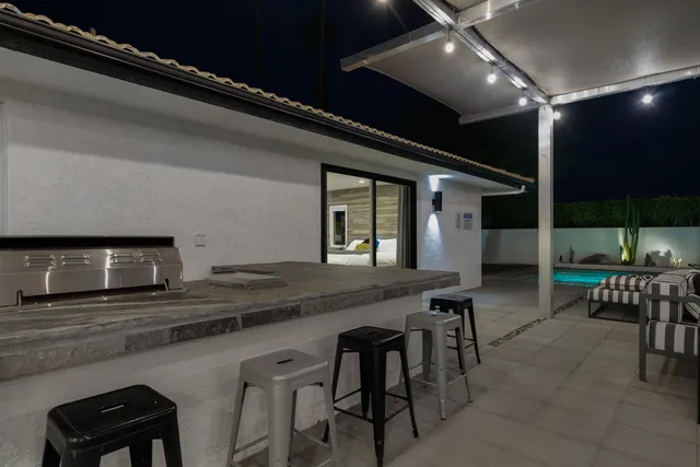 $10,000 | 505 North Camino Real, Palm Springs, CA 92262