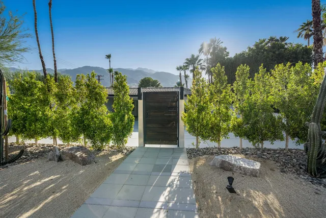 $10,000 | 505 North Camino Real, Palm Springs, CA 92262