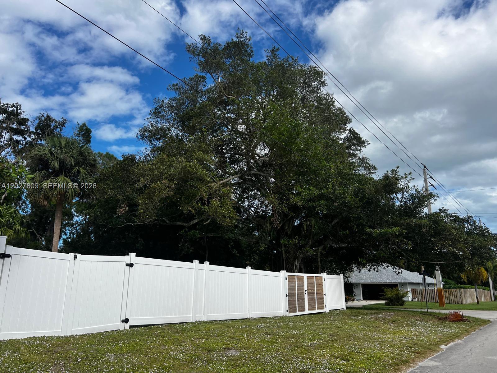 1023 Southeast 7th Street Stuart, FL 34996 - Photo 10 of 80