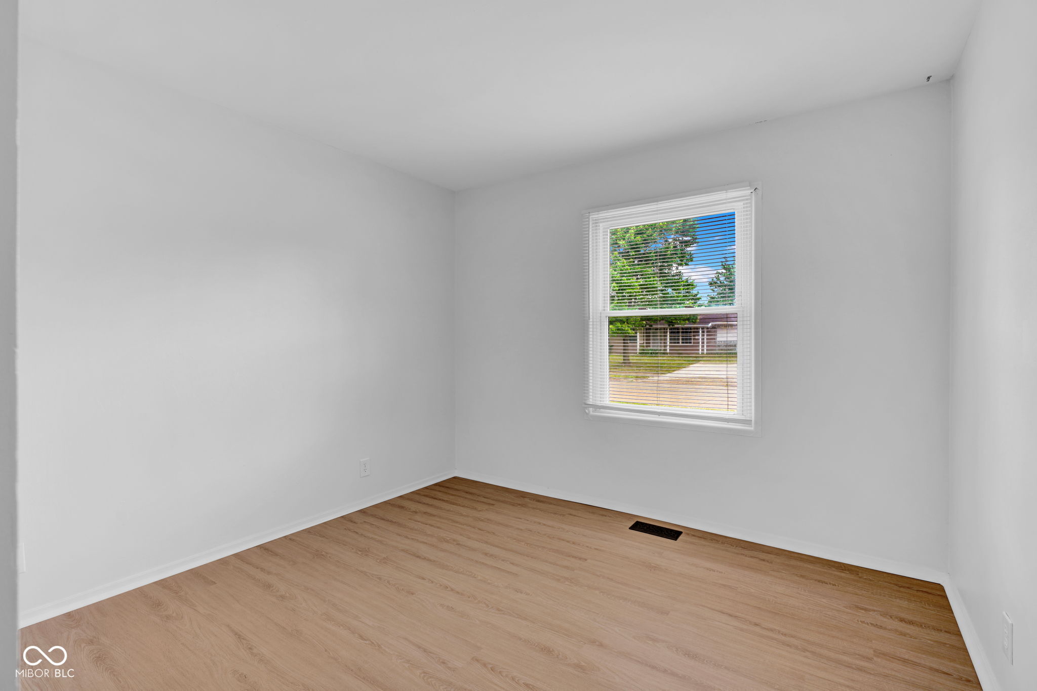 3025 Lucas Way Columbus, IN 47203 - Photo 18 of 31
