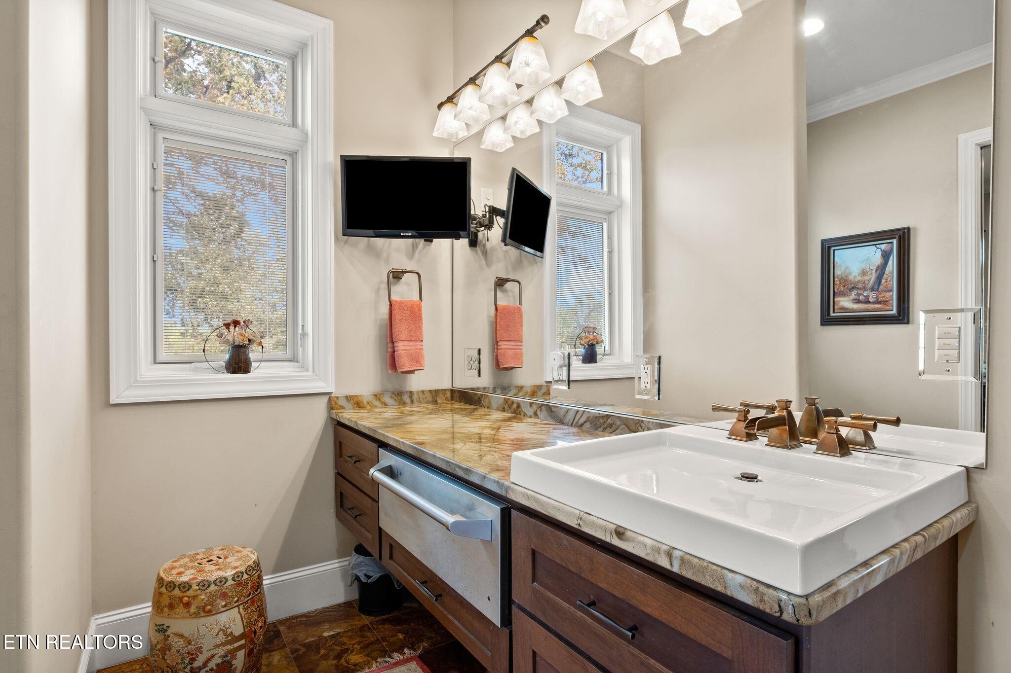 9676 Heard Ridge Road Monroe, TN 38573 - Photo 30 of 59 Master Ensuite