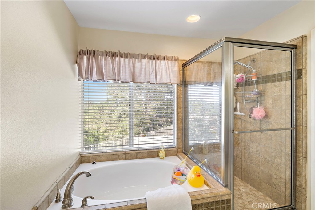 43 El Prisma Rancho Santa Margarita, CA 92688 - Photo 26 of 36 a bathroom with a bathtub and a shower