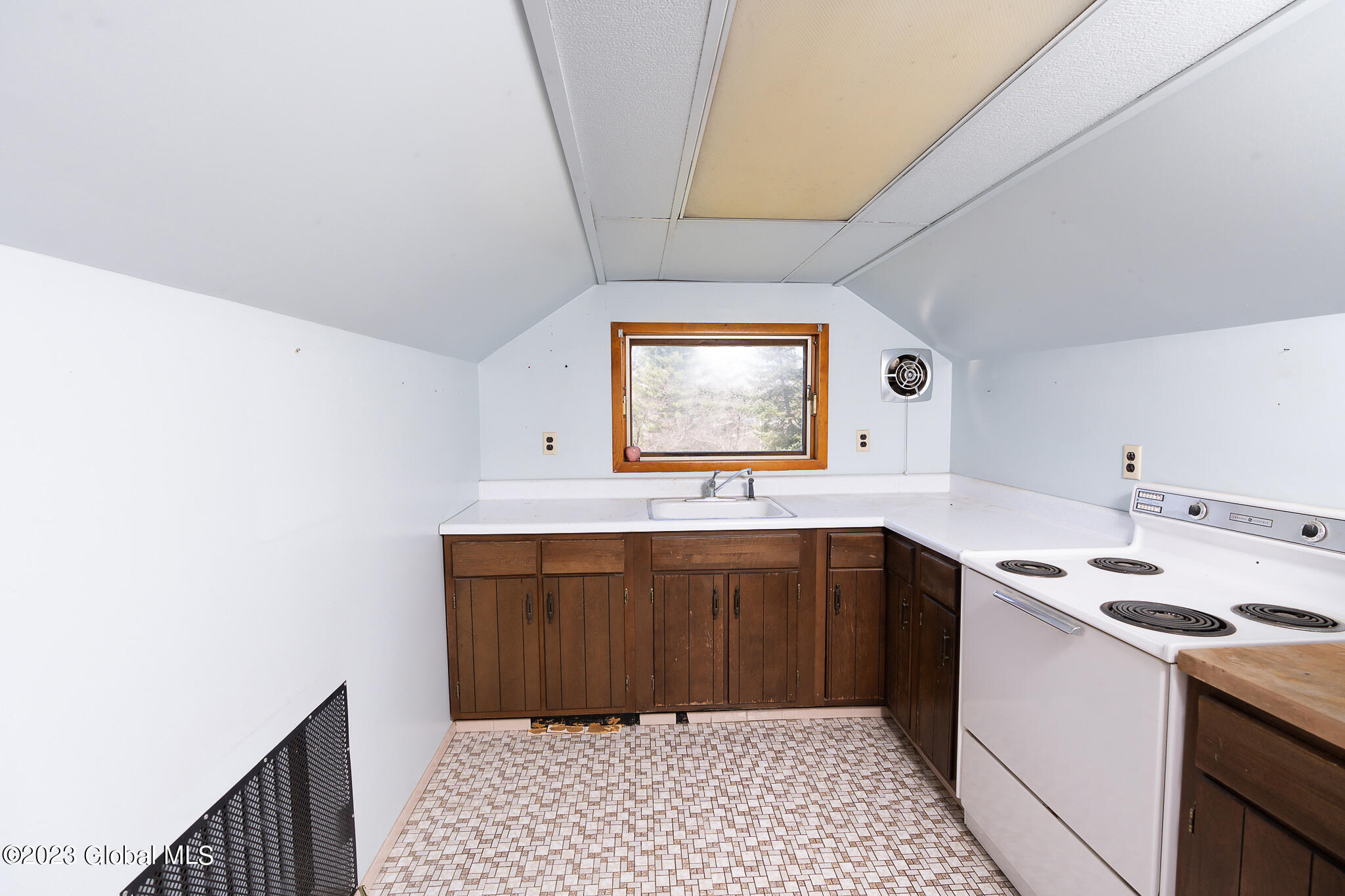 29 Hartman Road Bethlehem, NY 12077 - Photo 25 of 37 025-29-Hartman-Rd