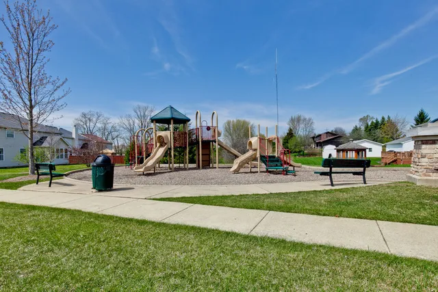 $542,500 | 325 Cedar Ridge Drive, Lake Villa, IL 60046