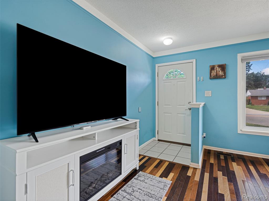 32360 Kelly Road Roseville, MI 48066 - Photo 7 of 43