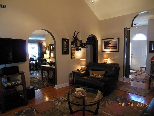 196 Lancaster Road Summerville, SC 29485 - Photo 22 of 36 Living Room (2)