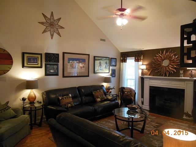 196 Lancaster Road Summerville, SC 29485 - Photo 24 of 36 Living Room (4)