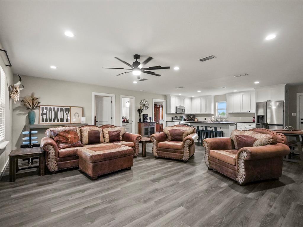 711 County Road 701 Cleburne, TX 76031 - Photo 24 of 37
