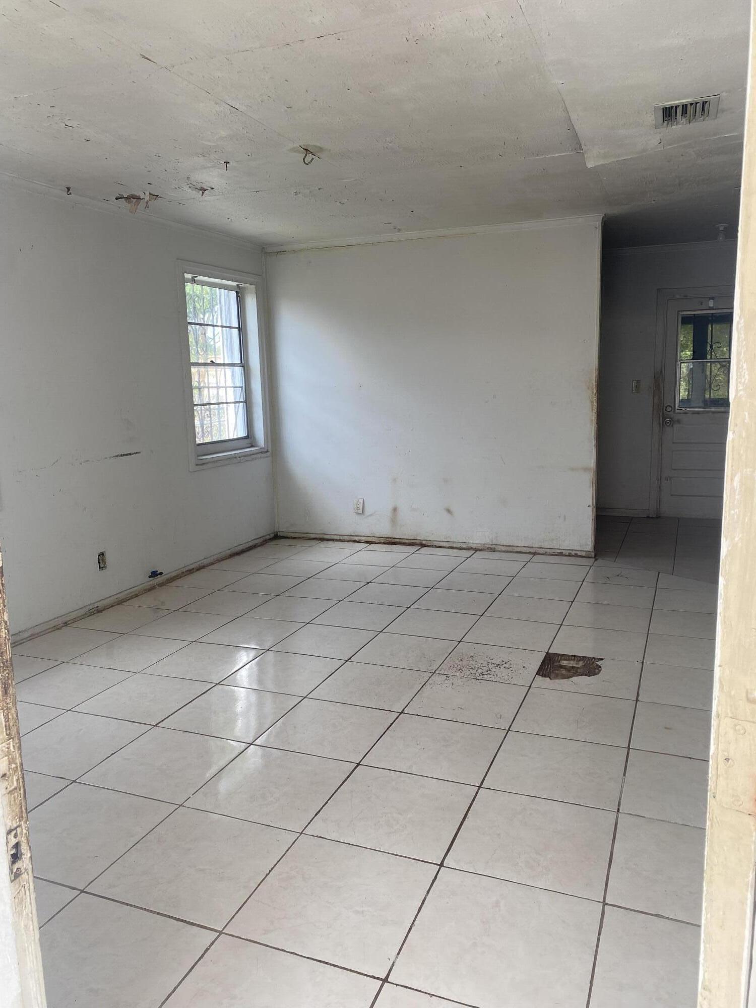 756 West 1st Street Riviera Beach, FL 33404 - Photo 2 of 6 IMG_9620