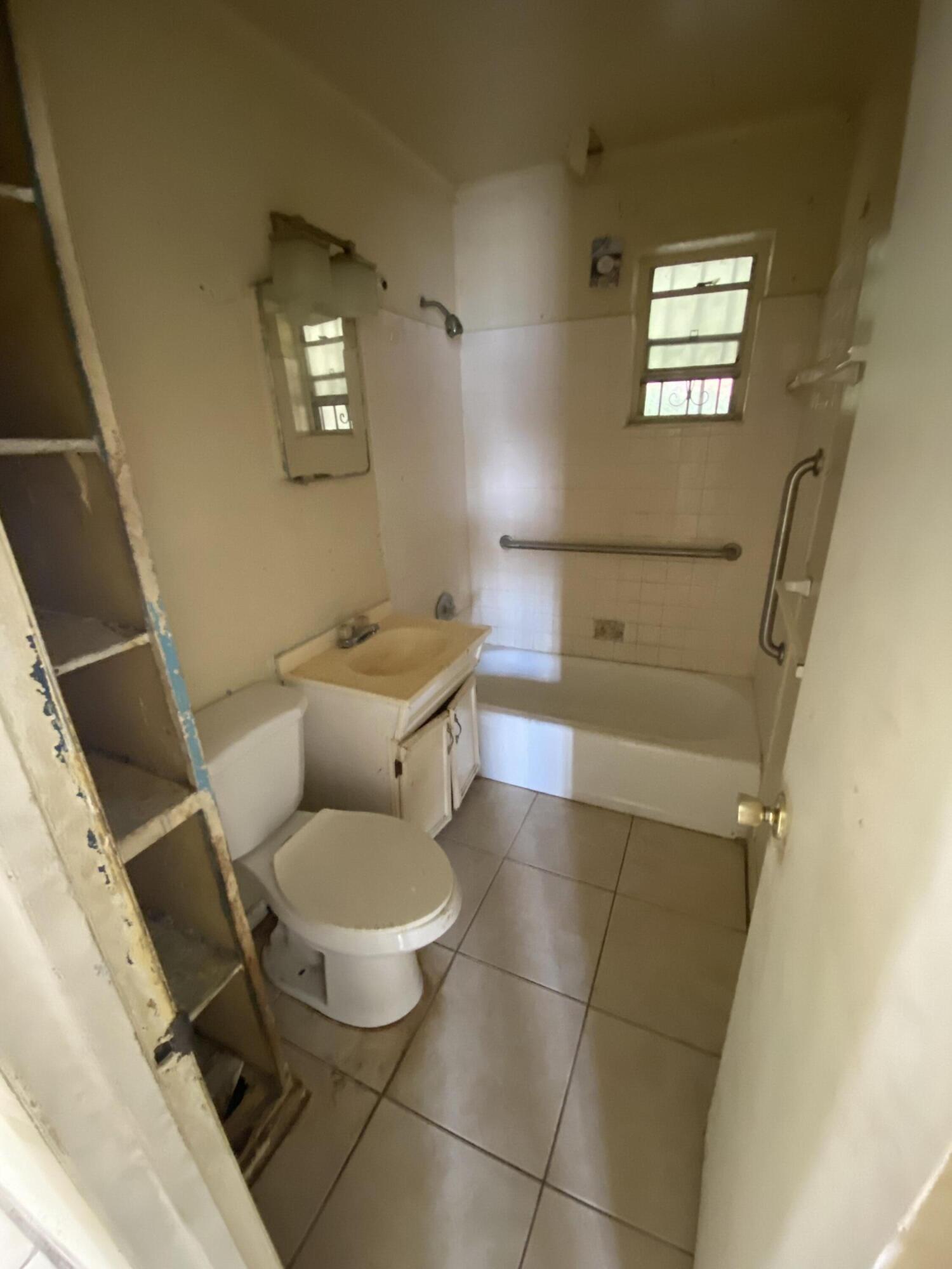 756 West 1st Street Riviera Beach, FL 33404 - Photo 5 of 6 IMG_9623