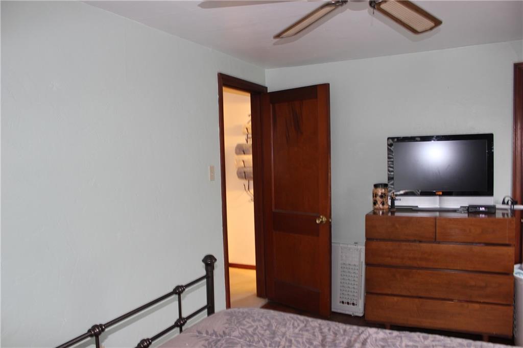 859 Rolling Rock Road Pittsburgh, PA 15234 - Photo 19 of 25 Gallery Image 19