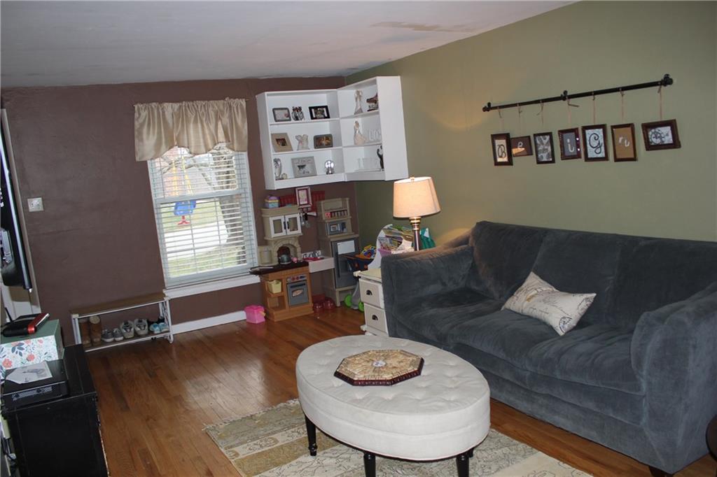 859 Rolling Rock Road Pittsburgh, PA 15234 - Photo 3 of 25 Gallery Image 3