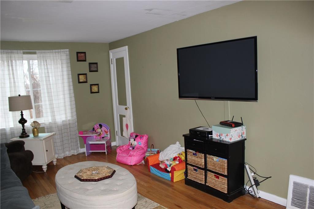 859 Rolling Rock Road Pittsburgh, PA 15234 - Photo 4 of 25 Gallery Image 4