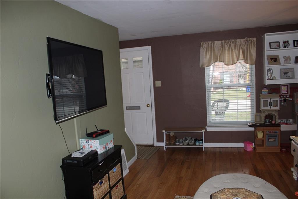 859 Rolling Rock Road Pittsburgh, PA 15234 - Photo 7 of 25 Gallery Image 7