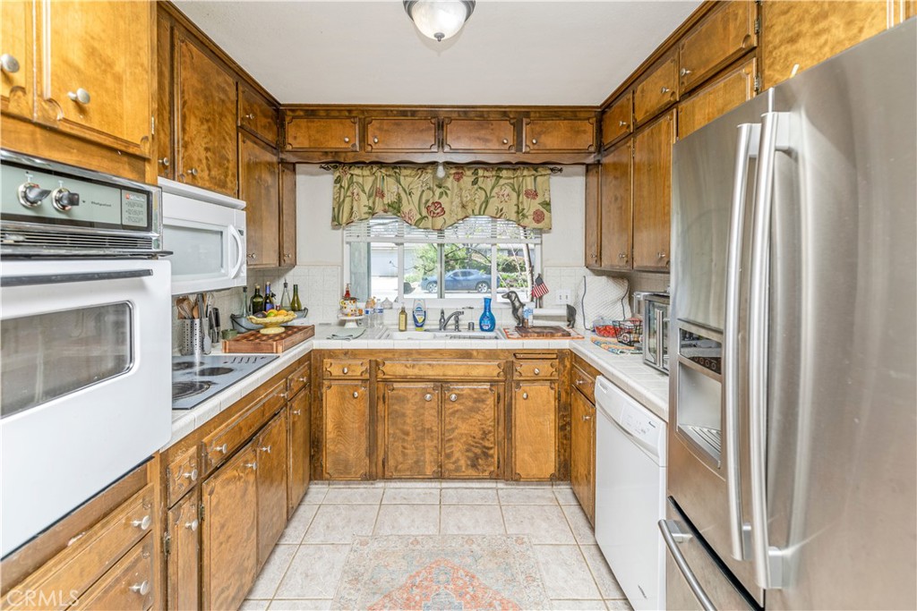 3552 Wathen Court Merced, CA 95348 - Photo 5 of 14 a large white kitchen with a large window