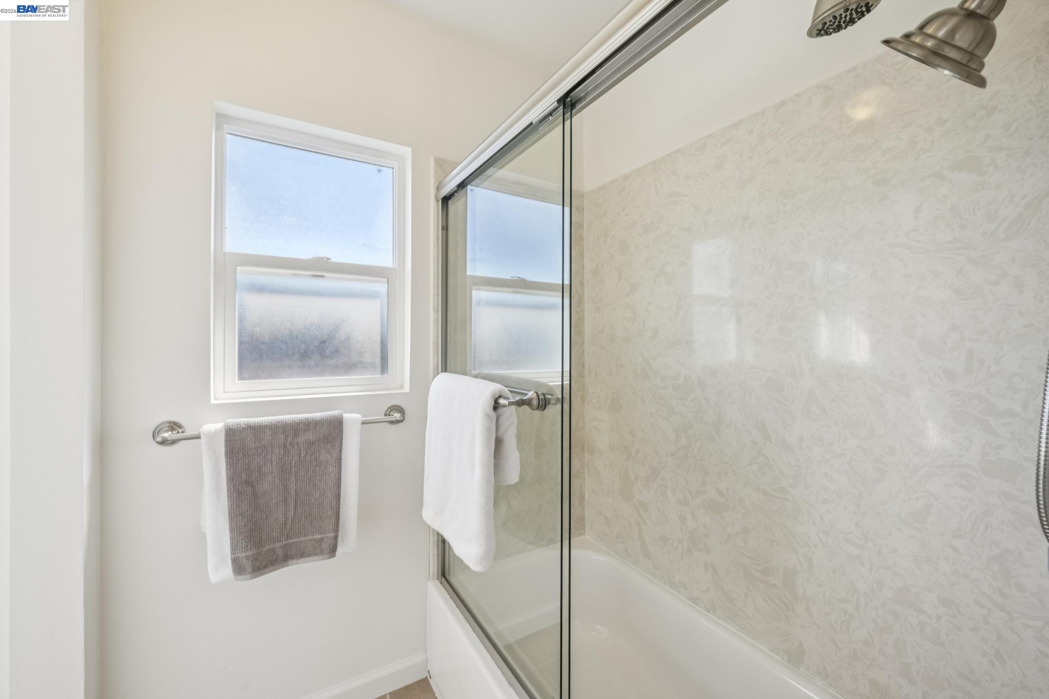21132 Tyee Court Castro Valley, CA 94546 - Photo 23 of 60 a bathroom with a bathtub and shower