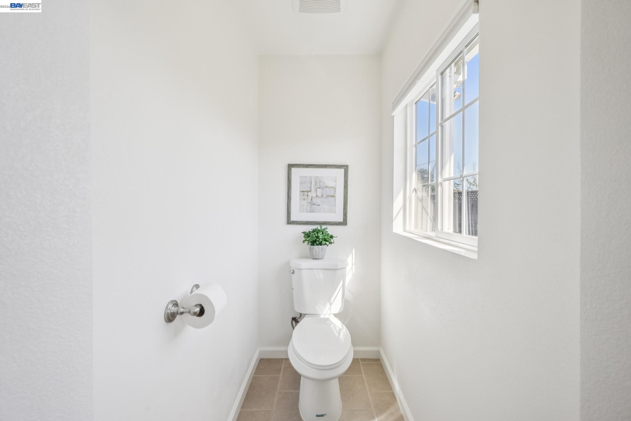 21132 Tyee Court Castro Valley, CA 94546 - Photo 24 of 60 a bathroom with a toilet and a sink