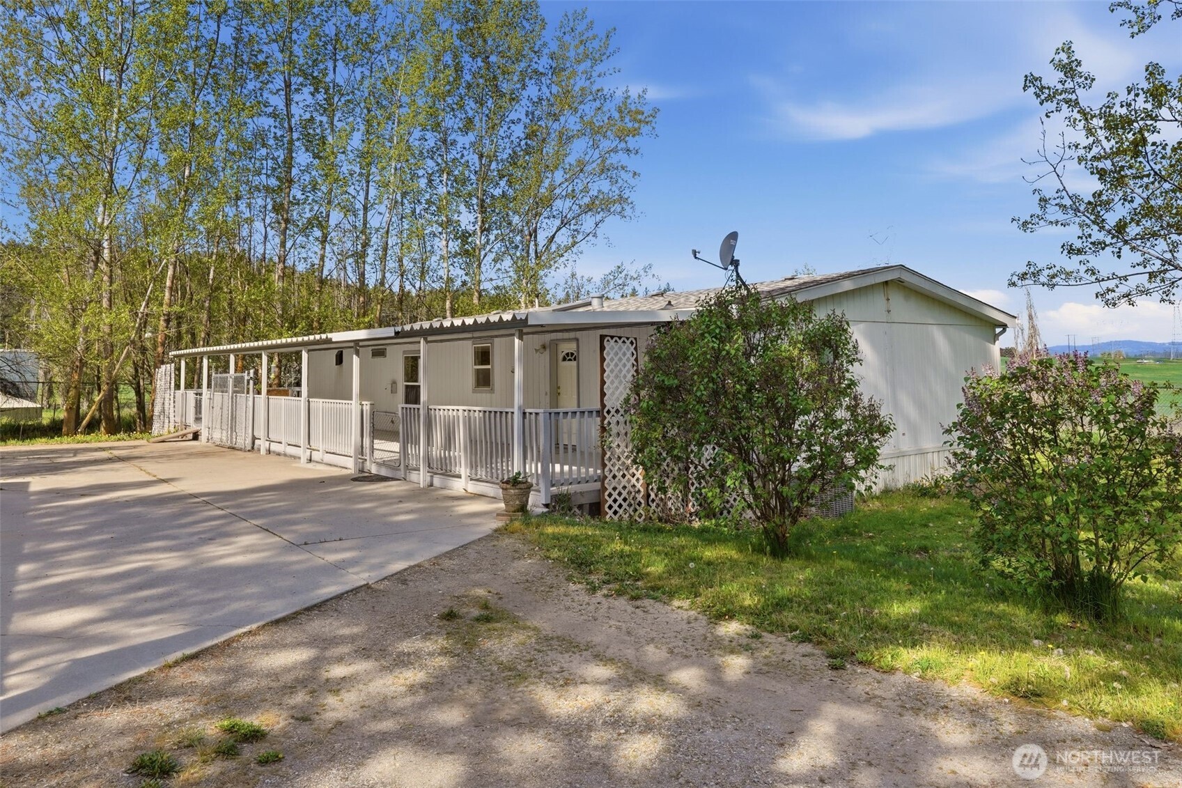 8325 East Lindgren Road Spokane, WA 99217 - Photo 2 of 32