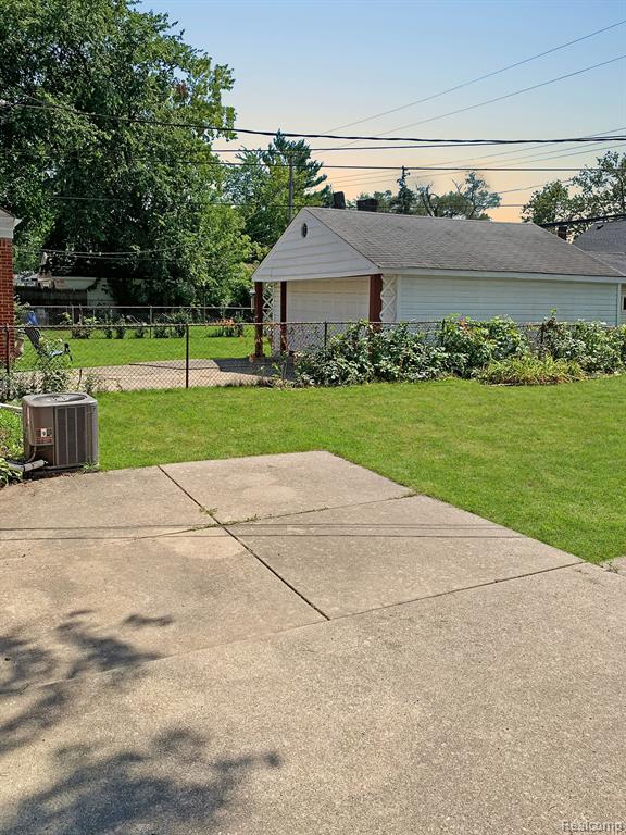 21654 Newcastle Road Harper Woods, MI 48225 - Photo 3 of 27
