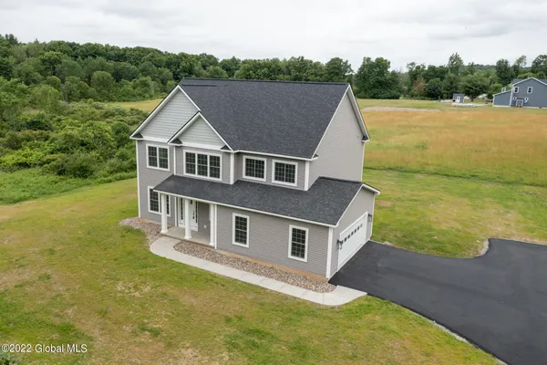 $899,900 | 8 Creek Road, Wynantskill, NY 12198