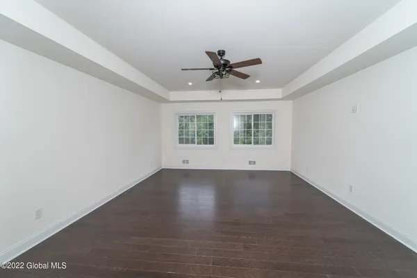 $899,900 | 8 Creek Road, Wynantskill, NY 12198