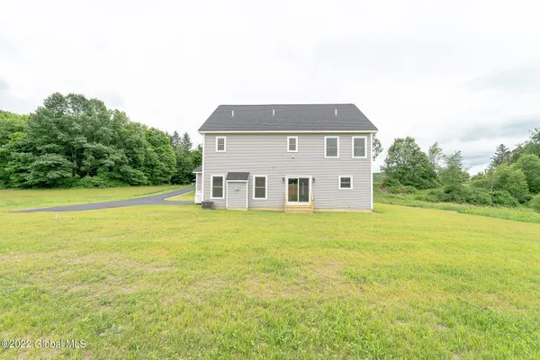 $899,900 | 8 Creek Road, Wynantskill, NY 12198