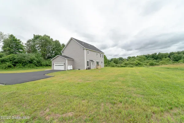 $899,900 | 8 Creek Road, Wynantskill, NY 12198