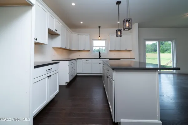 $899,900 | 8 Creek Road, Wynantskill, NY 12198