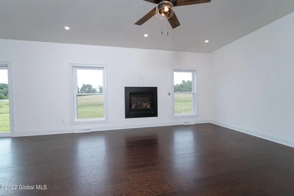 $899,900 | 8 Creek Road, Wynantskill, NY 12198