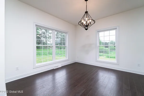 $899,900 | 8 Creek Road, Wynantskill, NY 12198