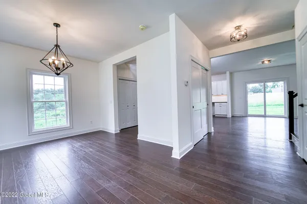 $899,900 | 8 Creek Road, Wynantskill, NY 12198