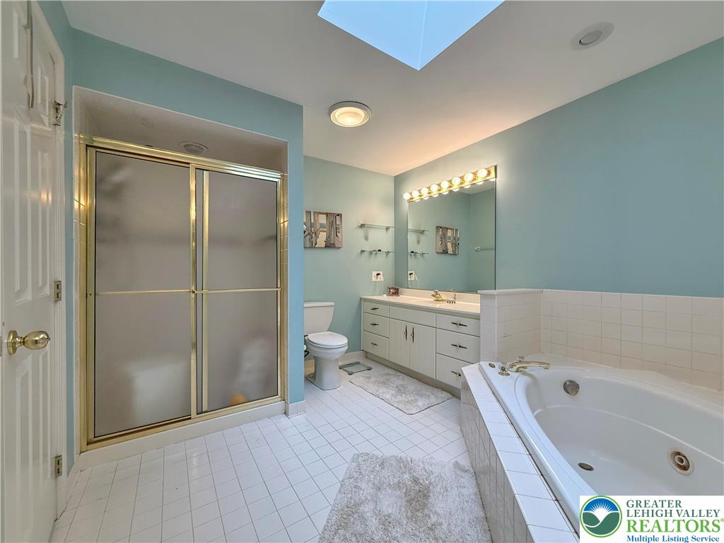 1997 West Point Drive Bethlehem, PA 18015 - Photo 55 of 94 a bathroom with a tub sink toilet and mirror