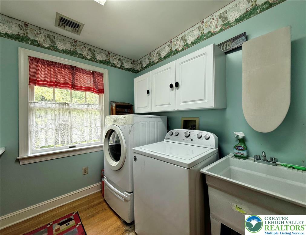1997 West Point Drive Bethlehem, PA 18015 - Photo 61 of 94 a utility room with dryer and washer