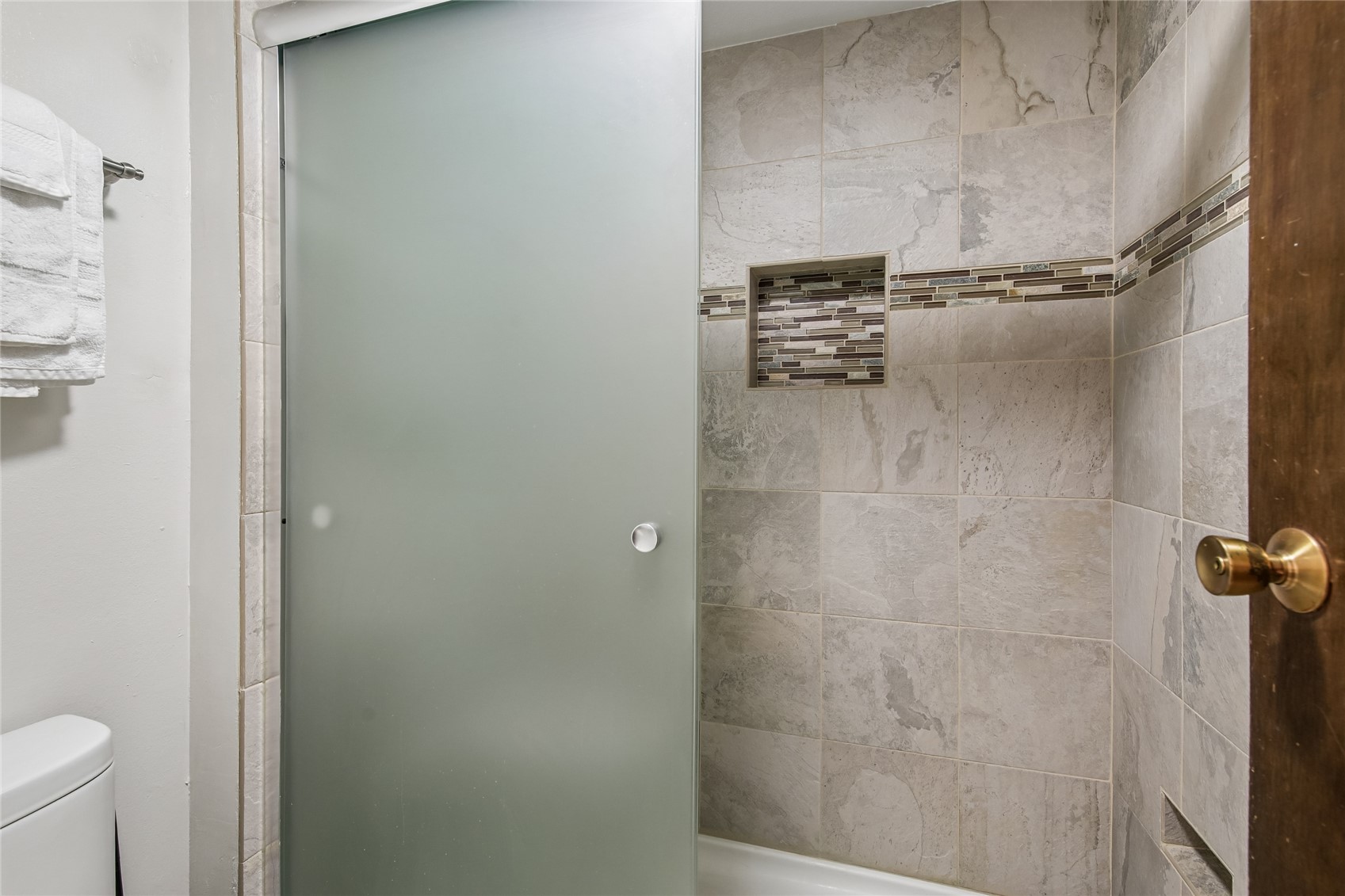 423 Wild Irishman Road, Unit 1008 1009 Keystone, CO 80435 - Photo 18 of 28 a bathroom with a shower