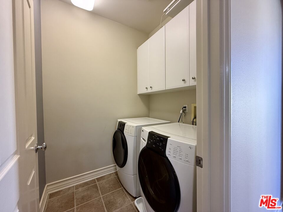 68 Cornflower Irvine, CA 92620 - Photo 19 of 21 a utility room with dryer and washer