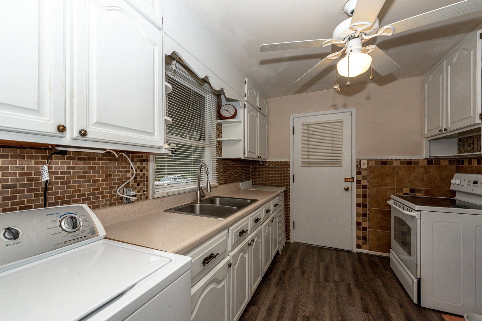 321 Stone Road Knoxville, TN 37920 - Photo 4 of 16 Kitchen to Carport