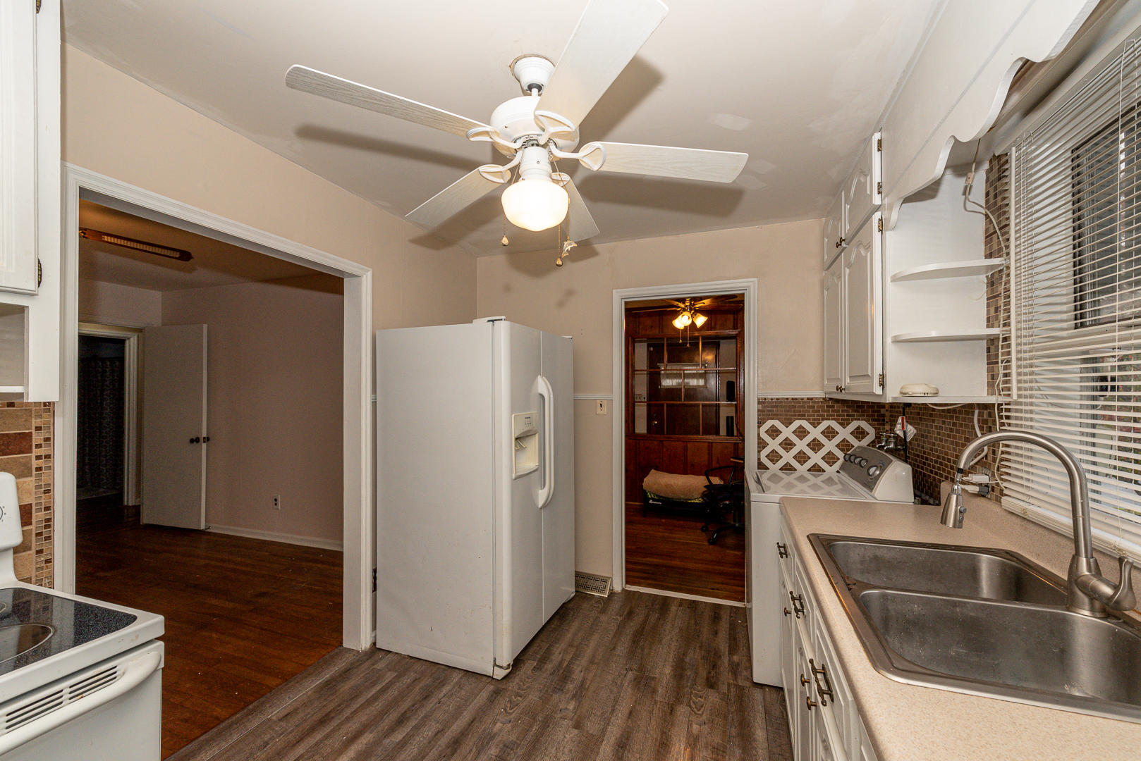 321 Stone Road Knoxville, TN 37920 - Photo 5 of 16 Kitchen from back door