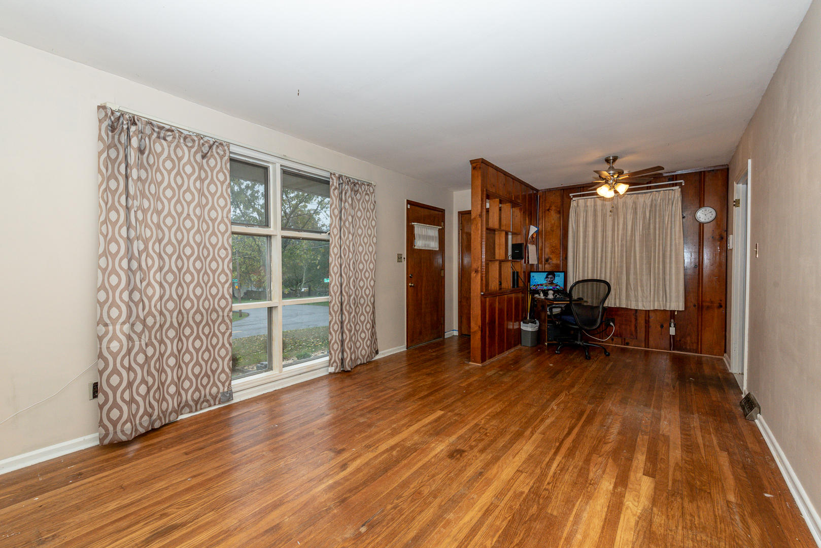 321 Stone Road Knoxville, TN 37920 - Photo 6 of 16 Large living rom