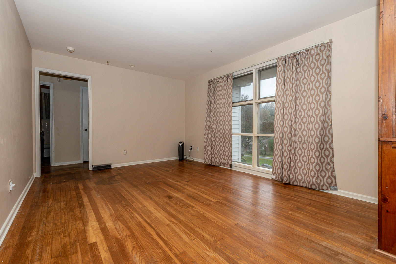 321 Stone Road Knoxville, TN 37920 - Photo 7 of 16 Living Room towards hall