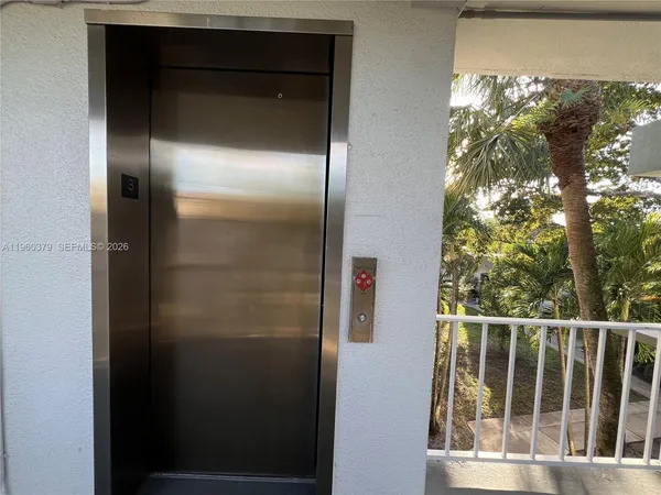 a view of a house with backyard and garden