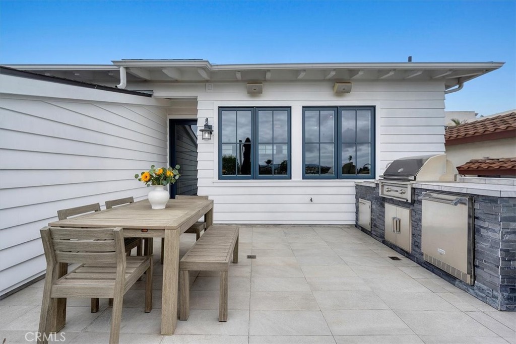 1920 Gates Avenue, Unit B Redondo Beach, CA 90278 - Photo 12 of 31 Easy access from main living area