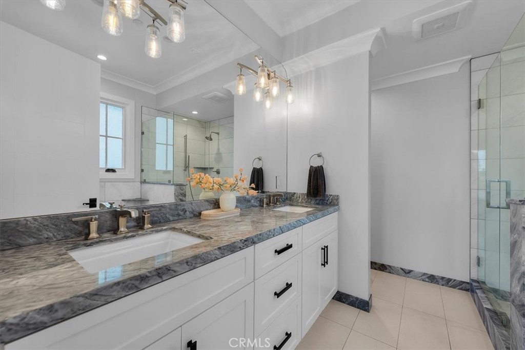 1920 Gates Avenue, Unit B Redondo Beach, CA 90278 - Photo 19 of 31 Primary bath