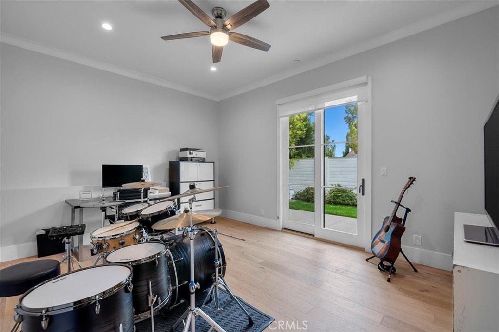 1920 Gates Avenue, Unit B Redondo Beach, CA 90278 - Photo 24 of 31 Ensuite bedroom #3 with access to grassy backyard