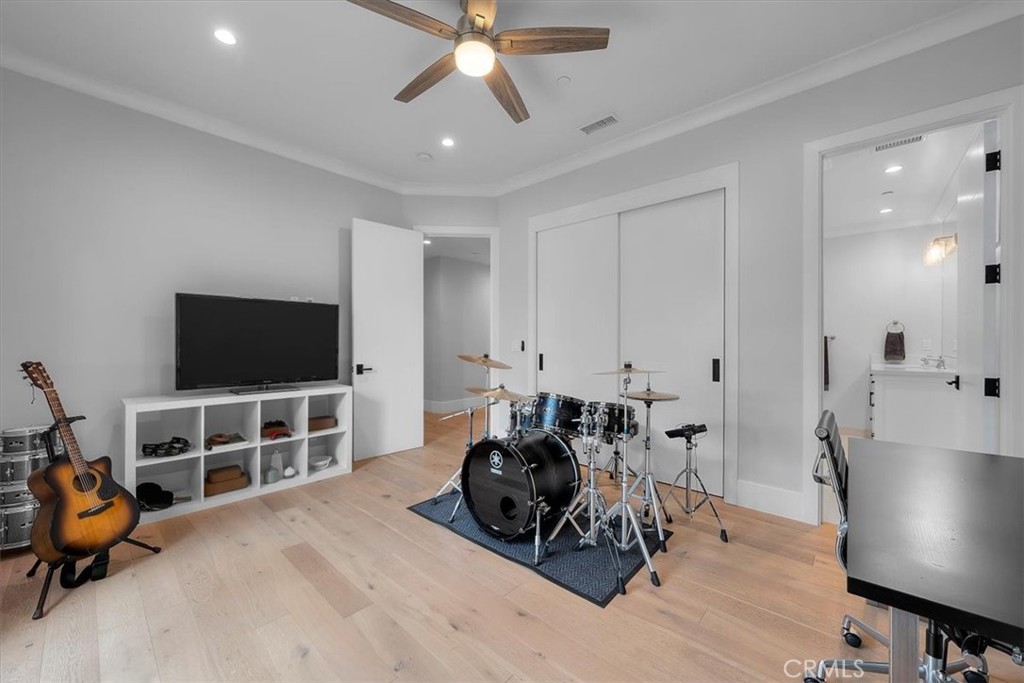 1920 Gates Avenue, Unit B Redondo Beach, CA 90278 - Photo 25 of 31 Ensuite bedroom #3