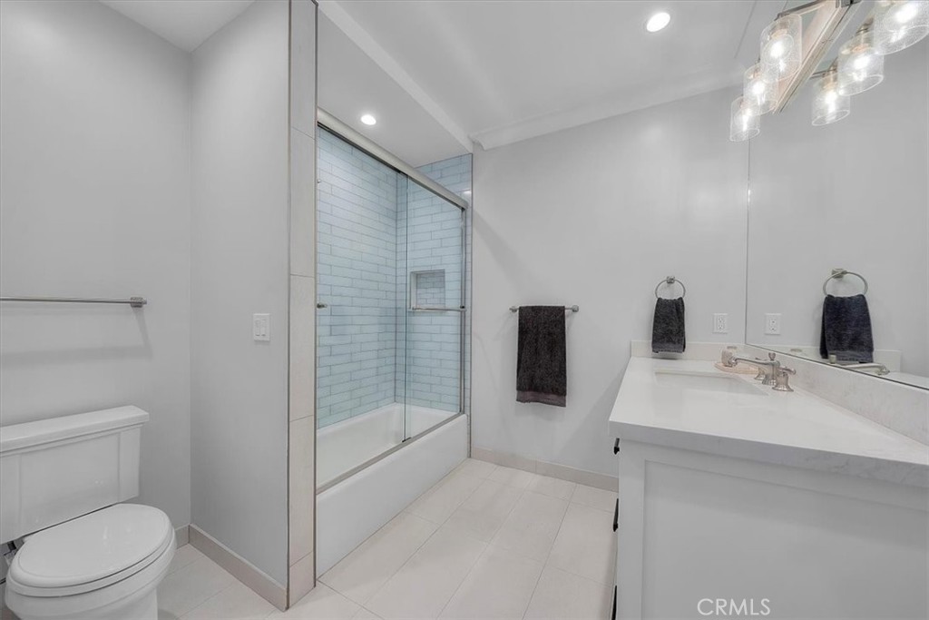 1920 Gates Avenue, Unit B Redondo Beach, CA 90278 - Photo 26 of 31 Ensuite bathroom #3