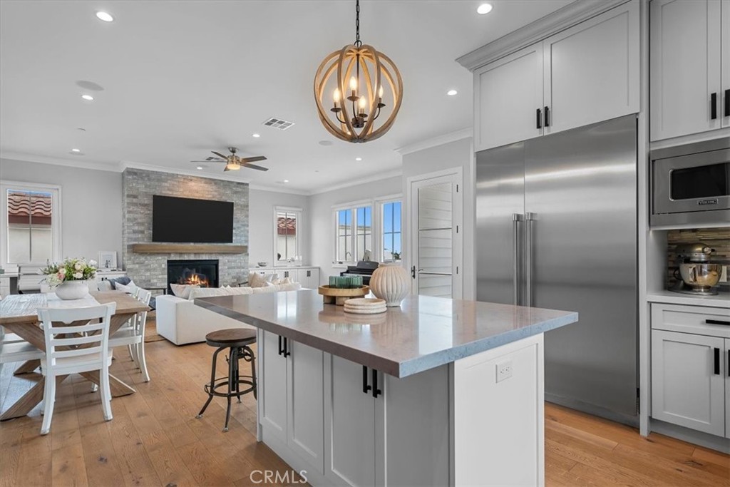 1920 Gates Avenue, Unit B Redondo Beach, CA 90278 - Photo 4 of 31 Open kitchen to dining area and living room