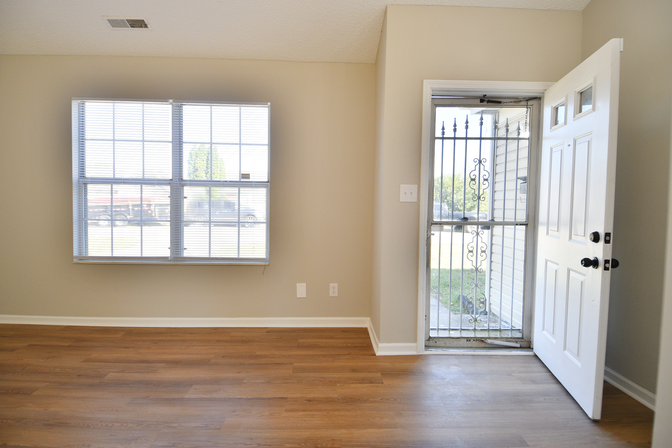 2610 North Rural Street Indianapolis, IN 46218 - Photo 3 of 36