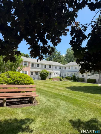 $2,540 | 142 East Gate Lane, Unit 142, Hamden, CT 06514