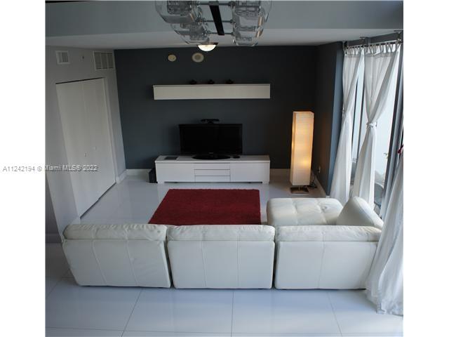 90 Southwest 3rd Street, Unit TH306 Miami, FL 33130 - Photo 8 of 12 Gallery Image 8
