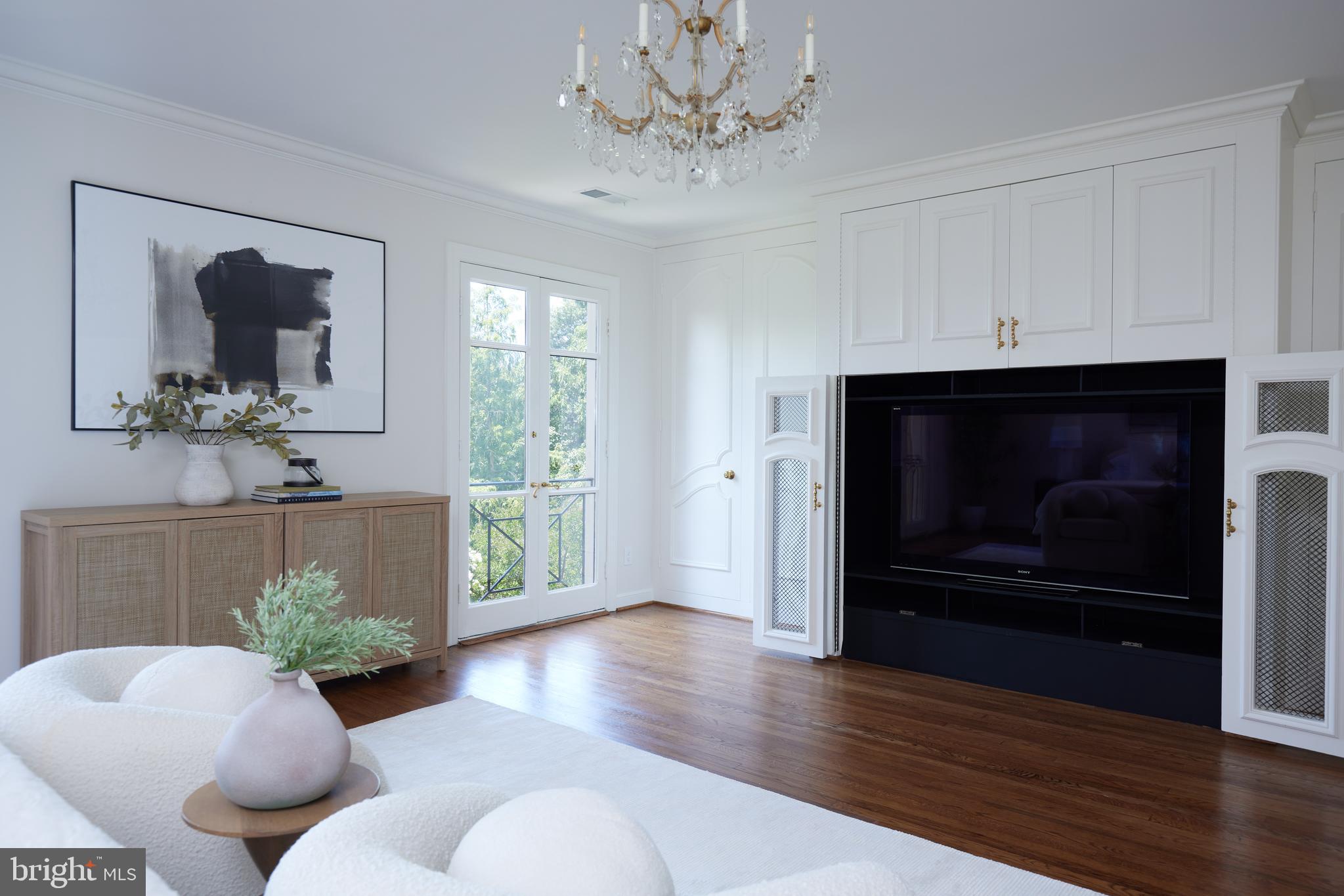 1802 Kalorama Square, Unit 16 Washington, DC 20008 - Photo 34 of 58 a living room with furniture and a fireplace
